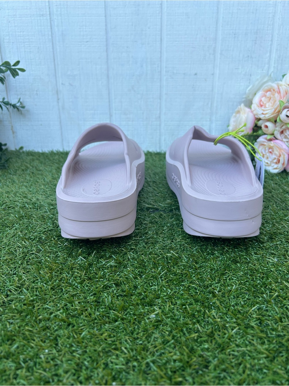 OOFOS
WOMEN OOMEGA OOAHH
SANDAL STARDUST
size 7 gently used - Picture 13 of 16